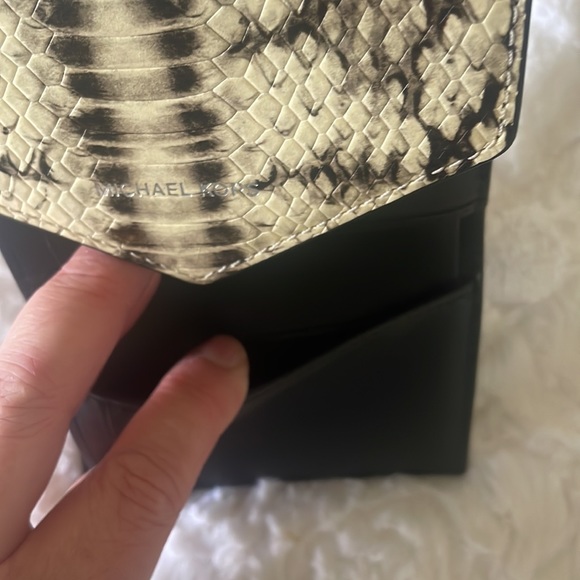 Small Michael Kors Wallet - Picture 8 of 8